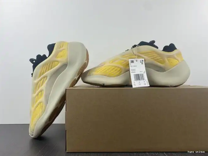 hype Adidas HP5425 Safflower Mono 700 Yeezy V3 0509